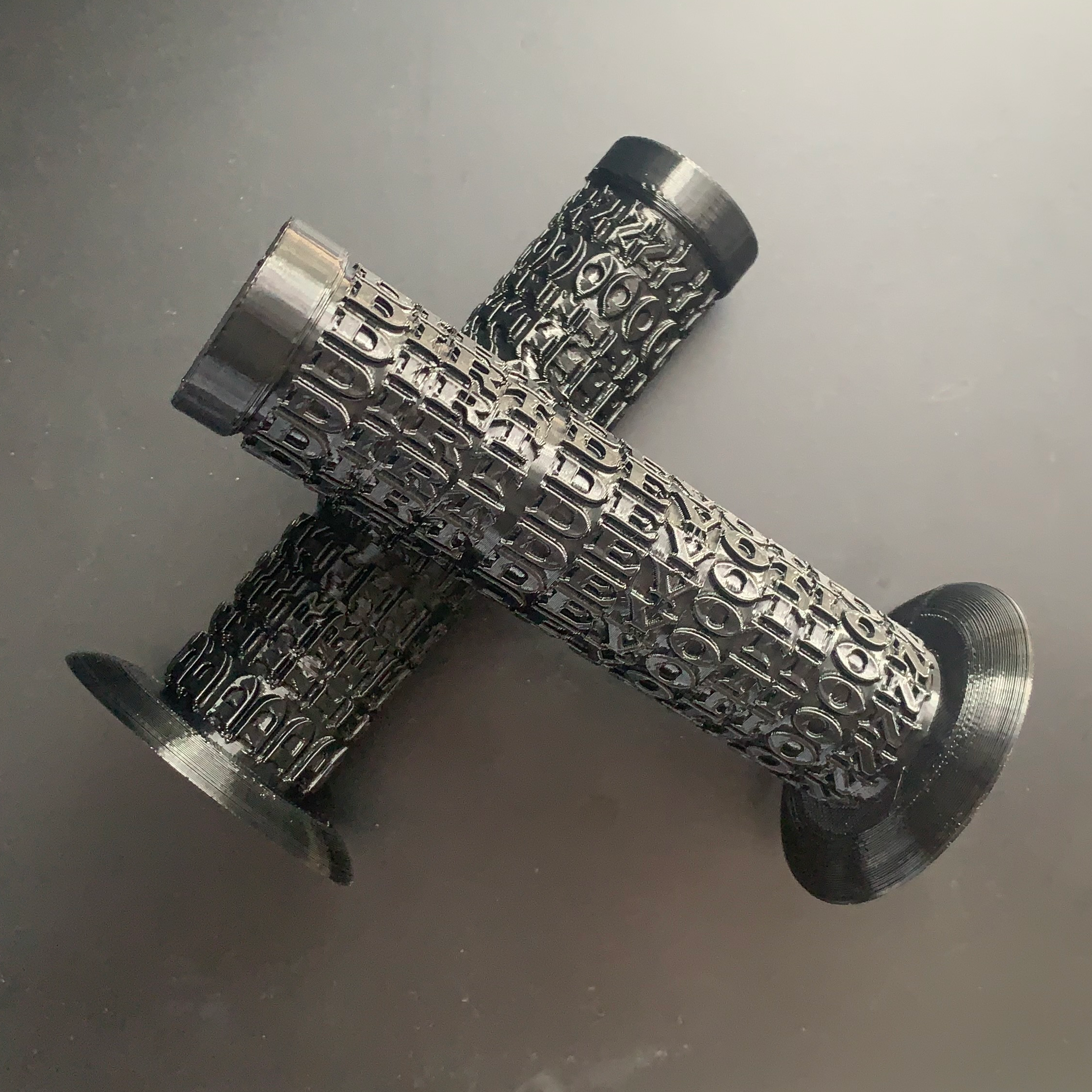 Poignées imprimées 3D pour moto